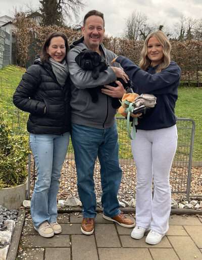 Daniela, Sophia und Thomas mit Bailey
